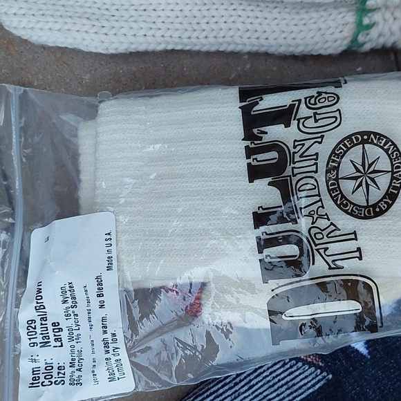 Bundle Smartwool Mittens Duluth Trading Co Farm to Feet Alaska Socks Merino Wool - Picture 7 of 16